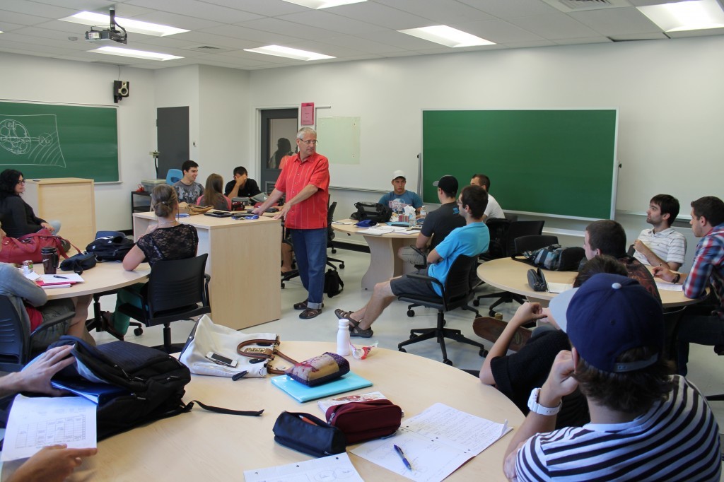 Luc Archambault dans une classe d'apprentissage actif, Cégep de Trois-Rivières