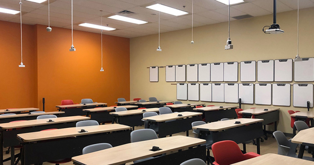 A Hybrid Classroom for Flexibility in Education — A Project From